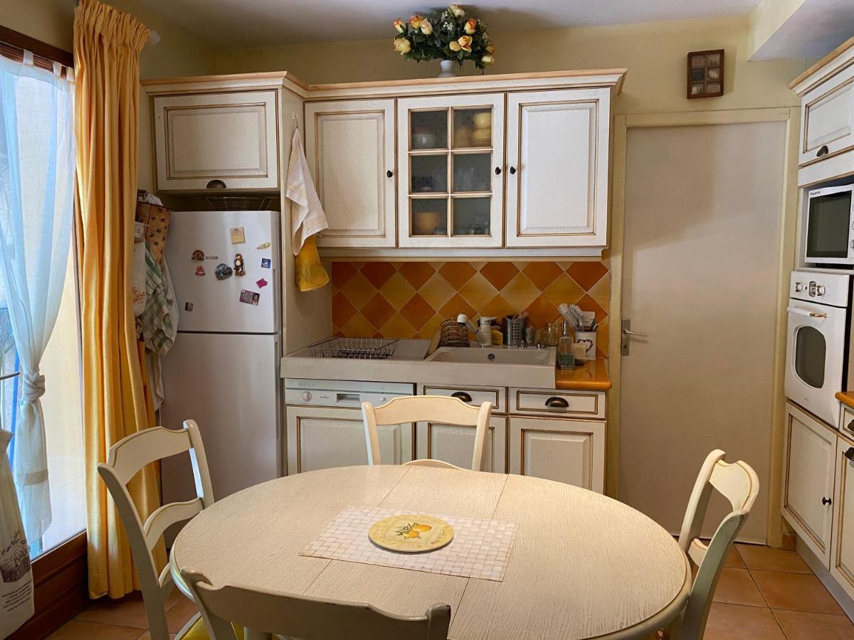 Maison Provencale En Campagne A Эгюий Экстерьер фото