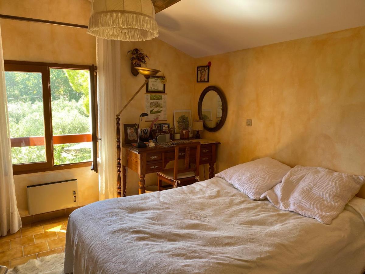 Maison Provencale En Campagne A Эгюий Экстерьер фото