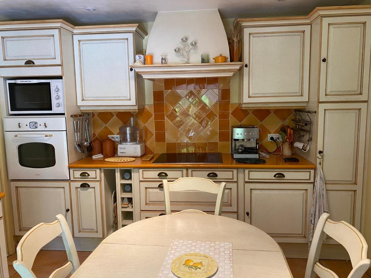 Maison Provencale En Campagne A Эгюий Экстерьер фото